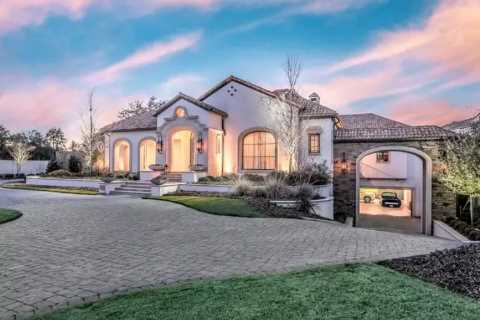 Take a tour inside Jordan Spieth’s stunning $7.1m home including basketball court, infinity pool & golf simulator