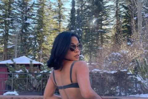 Golf stunner and Paige Spiranac rival posts ‘steamy’ pics from hot tub