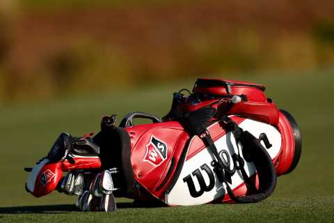 How many clubs are in a golf bag?