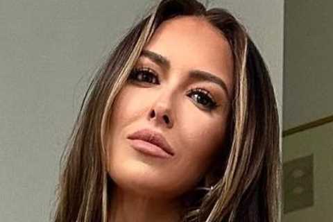 Paulina Gretzky told she’s ‘making the sun jealous’ because she’s so hot as Dustin Johnson wife wows in tiny mini skirt