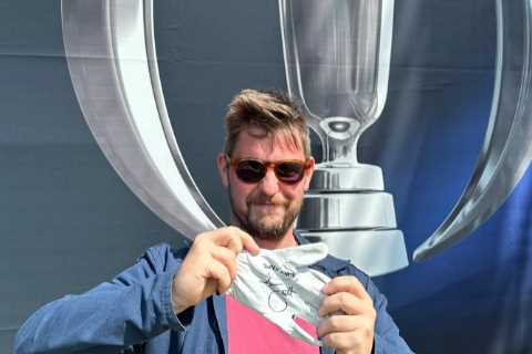 Golf fan left bloodied after getting smacked in head by ball at The Open before receiving gift and note off star