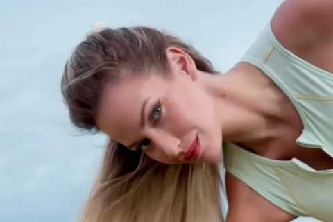 Paige Spiranac Stuns Fans in Golf Outfit and Bikini Top